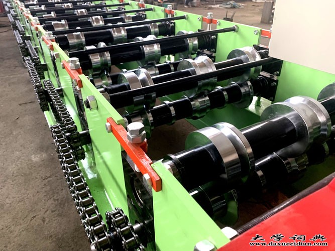 河北省滄州浩洋高端壓瓦機生產廠訂購角馳壓瓦機@廠價
